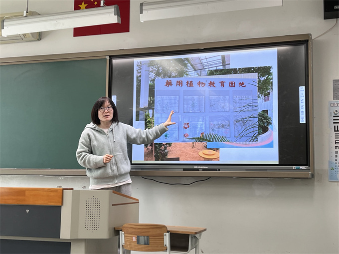 组内研讨.jpg