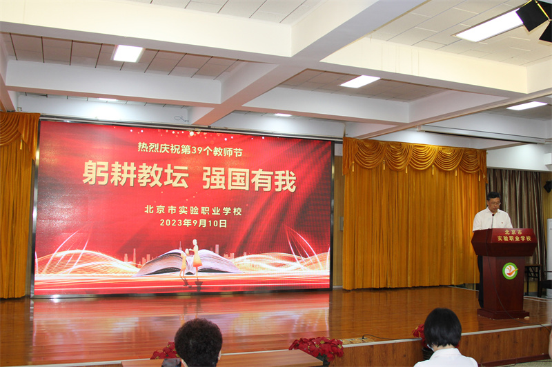 何校.jpg