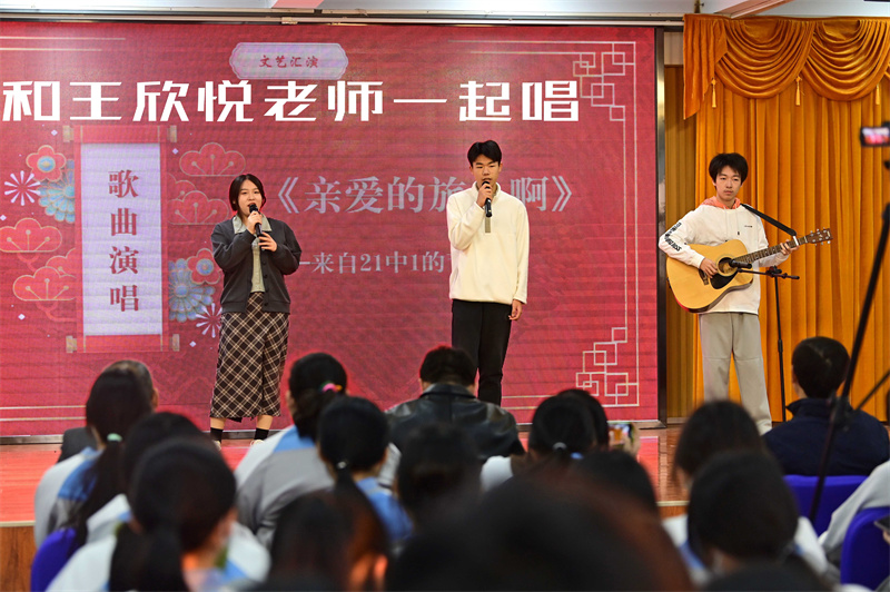 王欣悦老师合唱.jpg